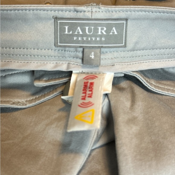 Laura Petites stretch cotton/rayon sateen bermuda short pocket detail hem slit - Picture 4 of 10